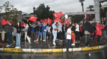 S&ouml;ke'de Cumhurbaşkanı Erdoğan'ın se&ccedil;im zaferi meydanda kutlandı