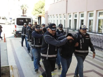 S&ouml;ke&rsquo;de g&ouml;&ccedil;men ka&ccedil;ak&ccedil;ılığı operasyonu: 12 yakalama