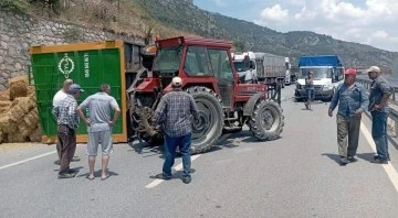 S&ouml;ke'de saman y&uuml;kl&uuml; trakt&ouml;r devrildi