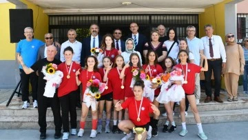 S&ouml;ke'de şampiyona m&uuml;thiş karşılama