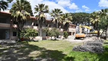 S&ouml;ke&rsquo;de yıllarca hizmet veren bina yıkılıyor