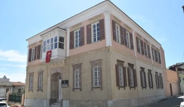S&ouml;ke&rsquo;deki k&uuml;t&uuml;phane binası 128 yıldır zamana meydan okuyor