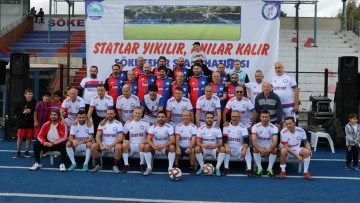 S&ouml;ke Şehir Stadı'nda son ma&ccedil;ı futbol efsaneleri yaptı