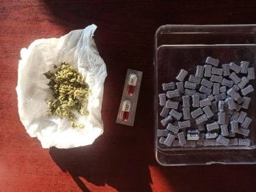 Ş&uuml;phe &uuml;zerine durdurulan otomobilden uyuşturucu &ccedil;ıktı