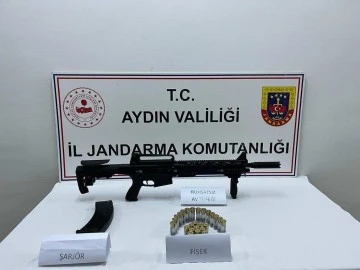 Ş&uuml;pheli hareketleri ele verdi, jandarmadan ka&ccedil;amadılar
