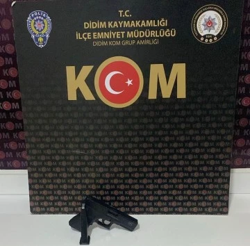 Ş&uuml;pheli şahsın &uuml;zerinden tabanca ele ge&ccedil;irildi
