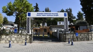 Tarihi 17&rsquo;nci y&uuml;zyıla uzanan mezar taşları Kuşadası&rsquo;nda sergileniyor