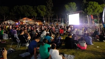 Tekstil Park'taki sinema geceleri yoğun ilgi g&ouml;r&uuml;yor