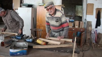 Uğruna parmaklarını kaybettiği mesleğini bırakamıyor