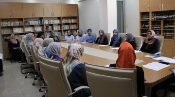 &Uuml;niversiteli gen&ccedil;ler 'Ulusal Staj Programı' ile m&uuml;ft&uuml;l&uuml;k hizmetlerini yakından tanıyacak