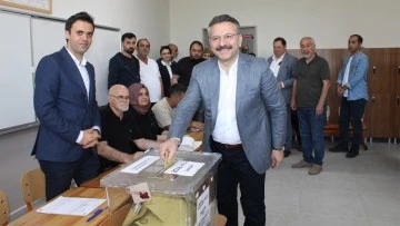 Vali Aksoy&rsquo;un oy kullandığı sandıkta sonu&ccedil;lar belli oldu