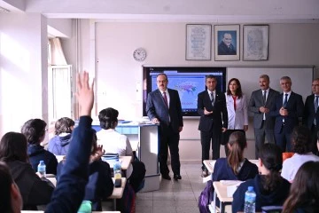 Vali Canbolat, liseli gen&ccedil;lerle bir araya geldi