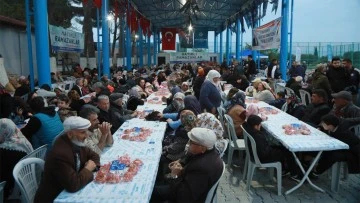 Vatandaşlar, B&uuml;y&uuml;kşehir&rsquo;in iftar sofralarında buluşmaya devam ediyor