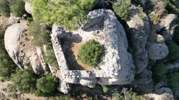 Yaklaşık 1500 yıldır ayakta olan Stylos Manastırı zamana direniyor