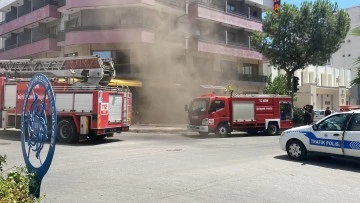 Yangın &ccedil;ıkan oteldeki vatandaşlar tahliye edildi