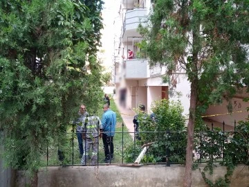 Yaşlı adam balkonda asılı halde bulundu