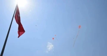 Yenipazar'da rengarenk u&ccedil;urtmalar g&ouml;ky&uuml;z&uuml; s&uuml;sledi