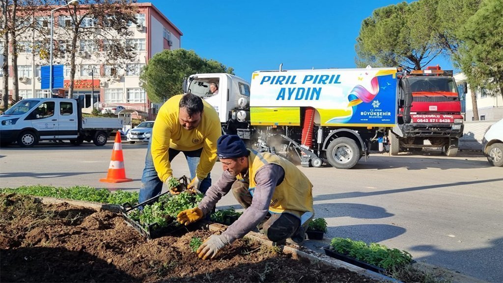 Aydın Büyükşehir Belediyesi Karacasu'daki çalışmalarını hız kesmeden sürdürüyor